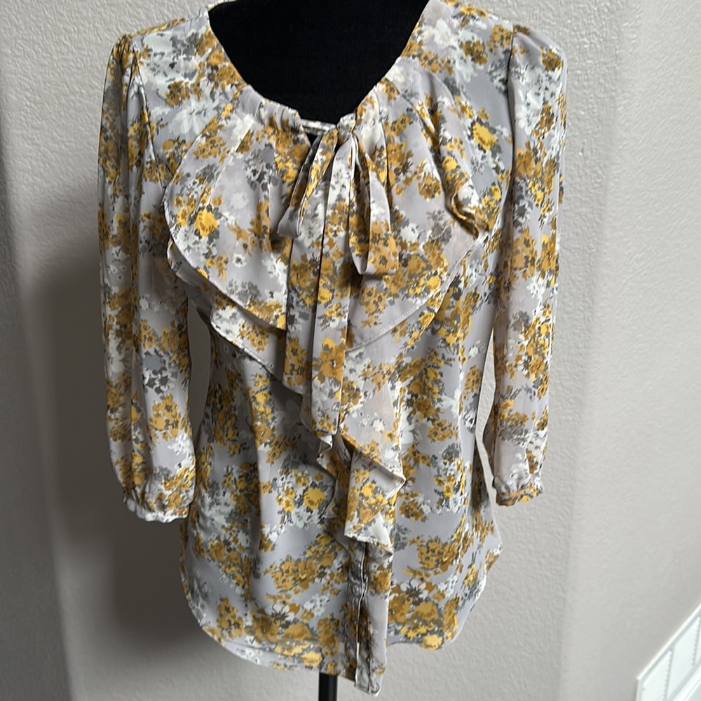 Elle floral top size small